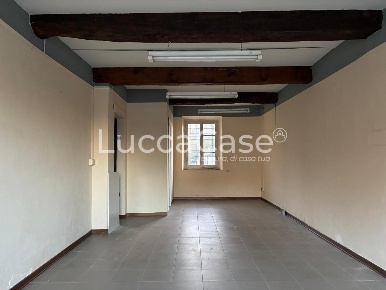 Foto Laboratorio a Lucca Sant'Anna di 47 m² con 2 locali in vendita