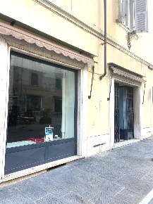 Foto Negozio a Massa Centro di 112 m² con 3 locali in affitto
