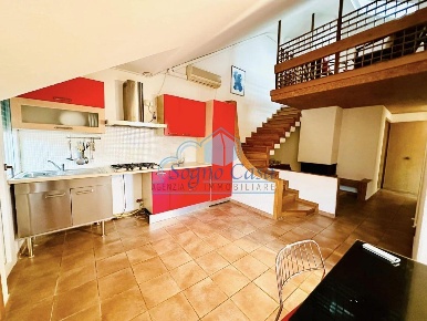 Foto Appartamento a Ameglia di 120 m² con 5 locali in vendita