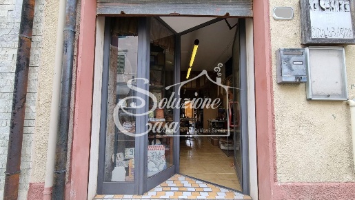 Foto Locale commerciale a Collesalvetti Centro di 34 m² con 1 locali