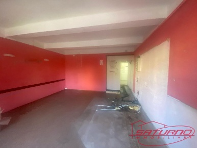 Foto Negozio a Capannori Marlia di 105 m² con 4 locali in vendita