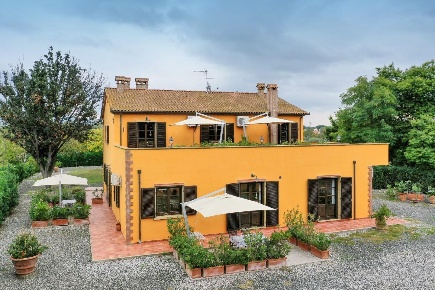 Foto Agriturismo a Rosignano Marittimo Vada di 600 m² con 18 locali
