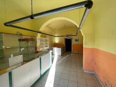 Foto Locale commerciale a Santa Croce sull'Arno Centro di 70 m² in affitto