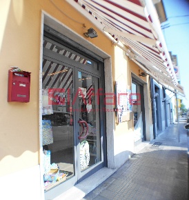 Foto Locale commerciale a Montecatini-Terme di 60 m² con 2 locali