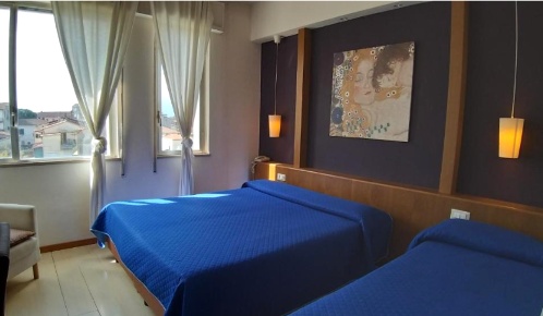 Foto Hotel a Altopascio Piazza Napoleone - San Michele di 1422 m²