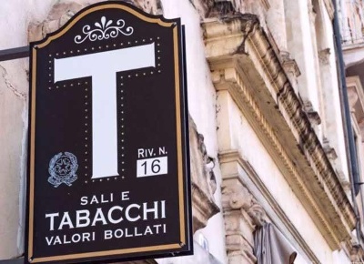 Foto Bar a Viareggio Darsena - Ex Campo di Aviazione di 80 m² con 1 locali
