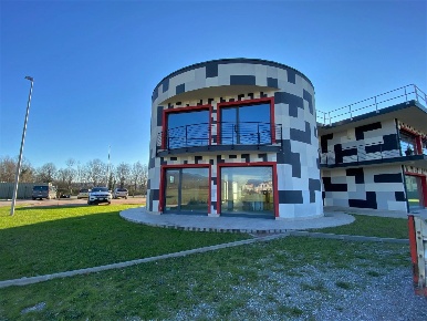Foto Locale commerciale a Capannori Lammari - Lunata di 137 m² con 1 locali