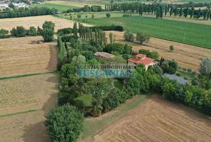 Foto Hotel a Sinalunga Centro di 550 m² con 1 locali in vendita