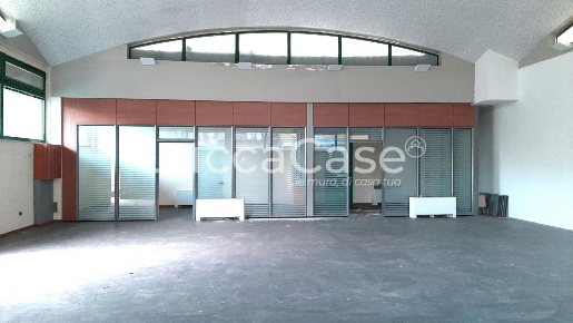 Foto Ufficio a Lucca San Concordio di 400 m² con 3 locali in affitto