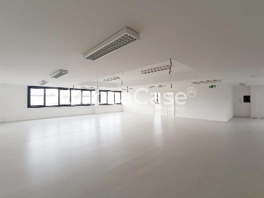 Foto Ufficio a Lucca San Vito di 250 m² con 3 locali in affitto