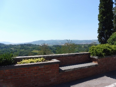 Foto Locale commerciale a Terricciola Centro di 104 m² con 4 locali