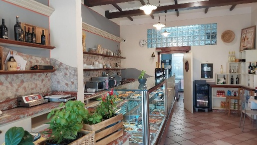Foto Attività commerciale a Calcinaia Fornacette di 60 m² con 2 locali