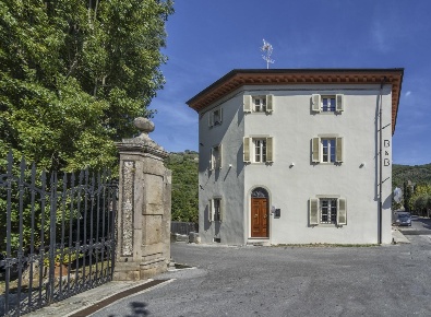Foto Attività commerciale a Lucca Piazza Napoleone - San Michele di 205 m²