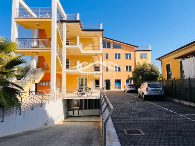 Foto Ufficio a Massa Centro di 65 m² con 4 locali in vendita