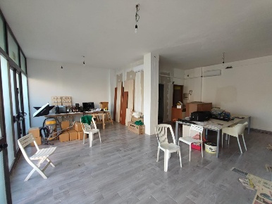 Foto Locale commerciale a Palaia Forcoli di 90 m² con 2 locali in vendita