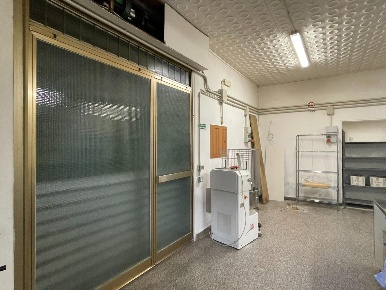 Foto Locale commerciale a San Miniato La Scala, Calenzano di 110 m²