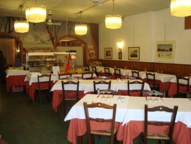 Foto Locale commerciale a Monsummano Terme Centro di 360 m² con 12 locali