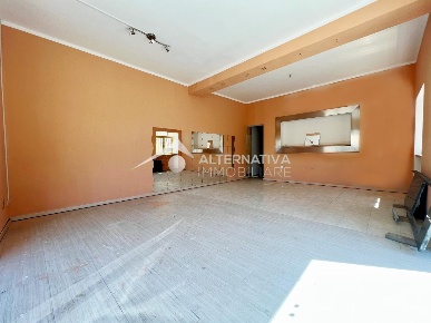 Foto Locale commerciale a Vecchiano Vecchiano Nodica di 45 m² con 2 locali