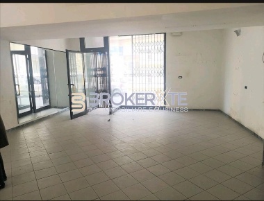 Foto Attività commerciale a Sarzana Trinità, Battifollo di 78 m² in vendita