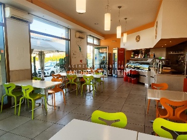 Foto Ristorante a Pontedera Oltrera di 100 m² con 3 locali in vendita