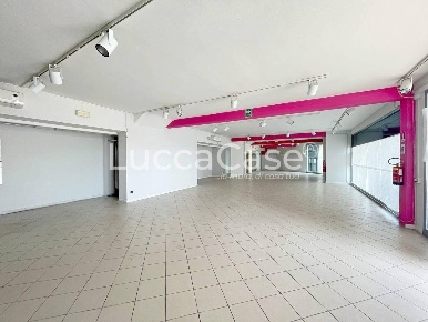 Foto Locale commerciale a Lucca San Vito di 230 m² con 1 locali in affitto