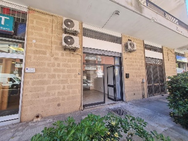Foto Negozio a Lecce Partigiani - Fondone di 70 m² con 1 locali in affitto