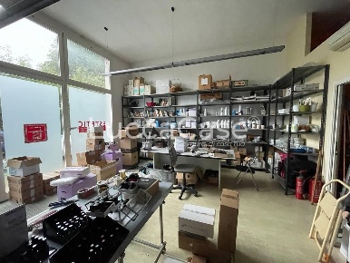 Foto Laboratorio a Lucca San Marco - Acquacalda di 105 m² con 2 locali