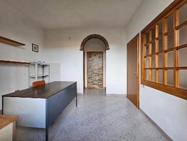 Foto Ufficio a Collesalvetti Centro di 30 m² con 1 locali in affitto