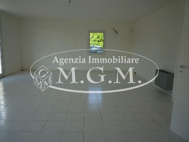 Foto Locale commerciale a Castelfranco di Sotto di 145 m² con 5 locali