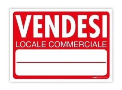 Foto Negozio a Massa Centro di 52 m² con 2 locali in vendita