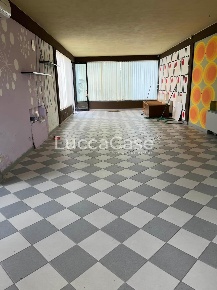 Foto Locale commerciale a Lucca San Marco - Acquacalda di 200 m² in vendita