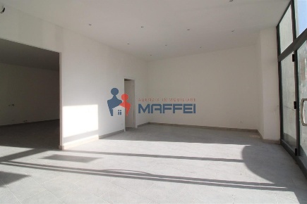 Foto Negozio a Viareggio Centro di 40 m² con 2 locali in vendita