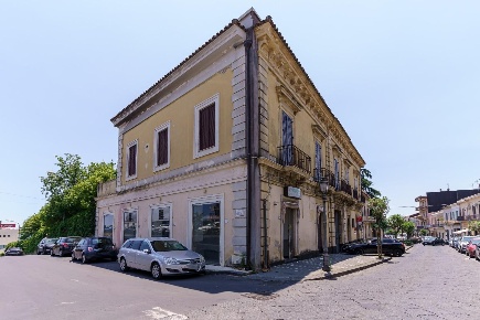 Foto Negozio a Zafferana Etnea Centro di 55 m² con 3 locali in affitto
