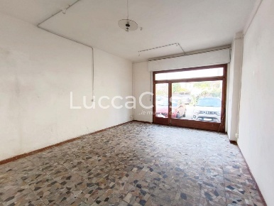 Foto Locale commerciale a Lucca Maggiano - San Macario di 30 m² in affitto