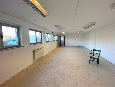 Foto Ufficio a Capannori Verciano - Guamo di 90 m² con 2 locali in vendita