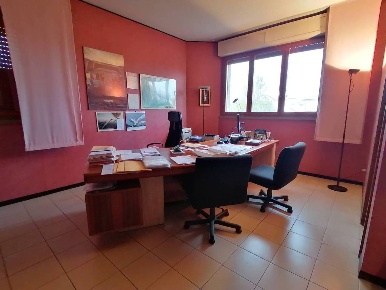 Foto Ufficio a Fucecchio Centro di 212 m² con 5 locali in vendita