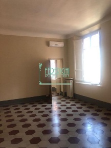 Foto Ufficio a Lucca Piazza Napoleone - San Michele di 100 m² con 4 locali
