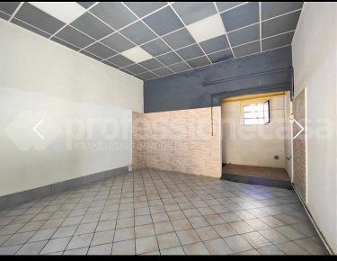 Foto Locale commerciale a Pisa Pratale di 37 m² con 1 locali in affitto
