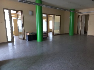 Foto Locale commerciale a Santa Croce sull'Arno Centro di 270 m² in affitto