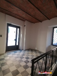 Foto Negozio a Carrara Centro di 50 m² con 2 locali in affitto