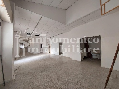 Foto Locale commerciale a Cascina Semicentro di 170 m² con 2 locali