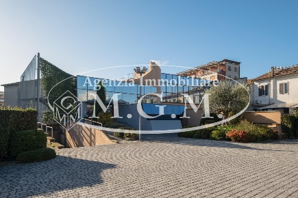 Foto Ufficio a Pontedera Oltrera di 2100 m² con 63 locali in vendita