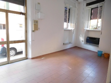 Foto Locale commerciale a Pisa Landi di 52 m² con 2 locali in vendita