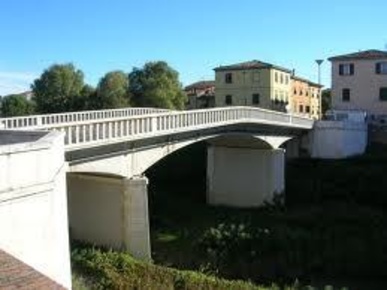 Foto Locale commerciale a Pontedera Villaggi, Bellaria di 42 m² in vendita