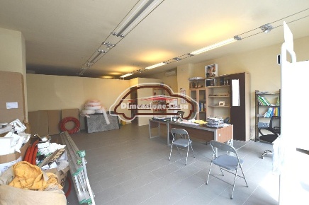 Foto Locale commerciale a Lucca San Marco - Acquacalda di 100 m² in vendita
