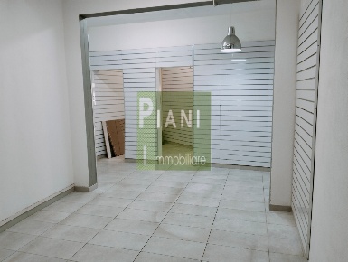 Foto Locale commerciale a Livorno Attias - Marconi di 60 m² con 2 locali