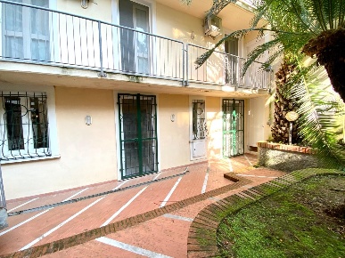 Foto Ufficio a Massa Centro di 60 m² con 2 locali in vendita