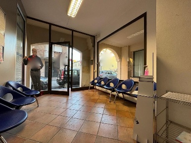 Foto Locale commerciale a Ponsacco Centro di 75 m² con 2 locali in affitto