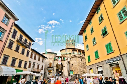 Foto Locale commerciale a Castelnuovo di Garfagnana Centro di 115 m²