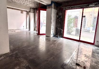 Foto Locale commerciale a Pontedera Centro di 75 m² con 3 locali in vendita